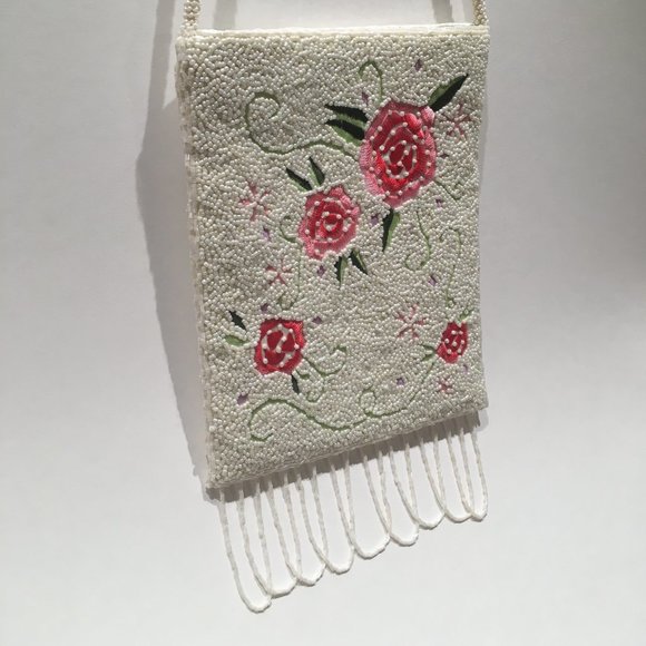 WHITE BEADED PURSE WITH RED ROSES - Picture 3 of 15